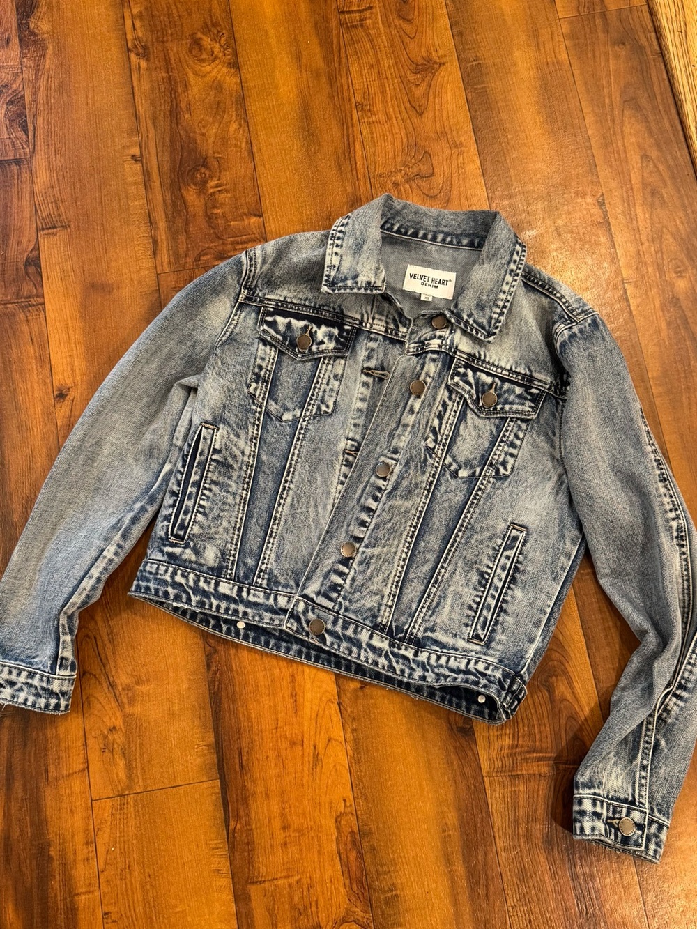 Women’s Velvet Heart Light Acid Wash Blue Denim Jacket XS